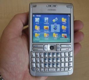 Nokia E61 – Smartphone hỗ trợ Wifi dành cho doanh nhân